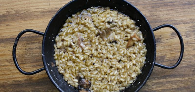 Tapas Arroz con costillas de cerdo iberico 